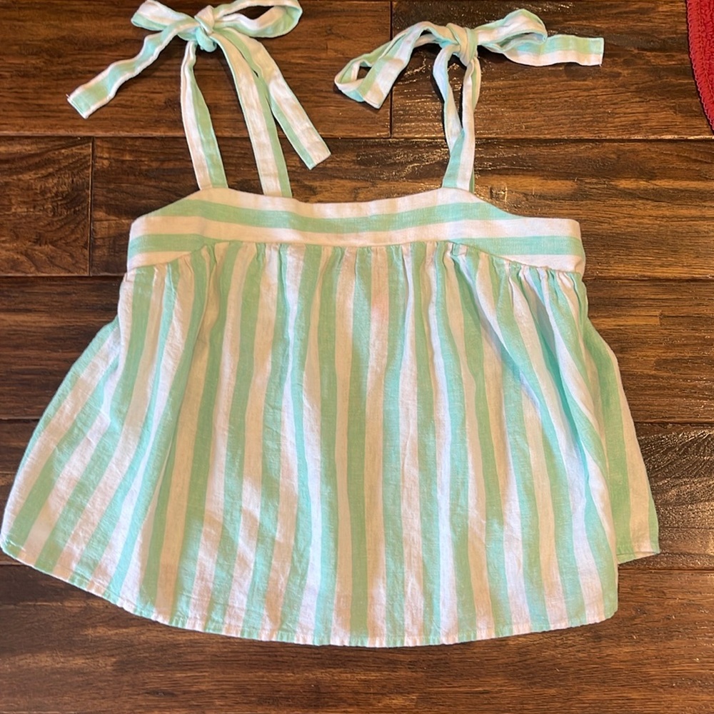 Mint green and white linen tank with tie straps.  Super cute light and airy!
